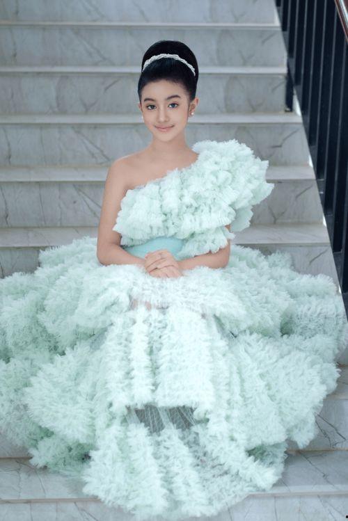 网红八卦小料最新爆料,神秘恋情曝光,当红小花与富二代男友甜蜜互动引热议 第3张 网红八卦小料最新爆料,神秘恋情曝光,当红小花与富二代男友甜蜜互动引热议 第3张